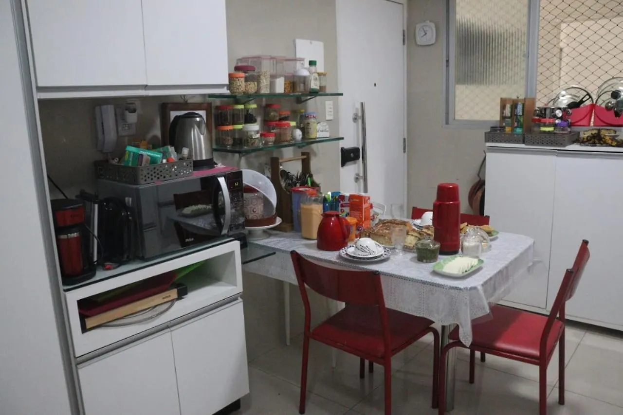 Quarto em Acomodações Particulares Pequeno Quarto Individual , Ventilador,Tv, Mesa De Trabalho, Bairro Do Espinheiro Recife Brasil